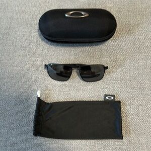 Oakley Gauge 6 Polarized Sunglasses with Sleeve and Hard Case